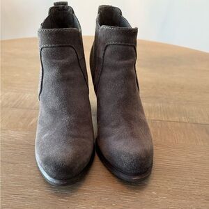 UGG Women’s Poppy Gray Suede Bootie Sz 7